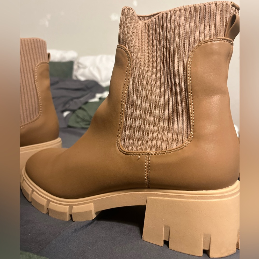 VIRAL Amazon “Chelsea Booties.” - Picture 2 of 5